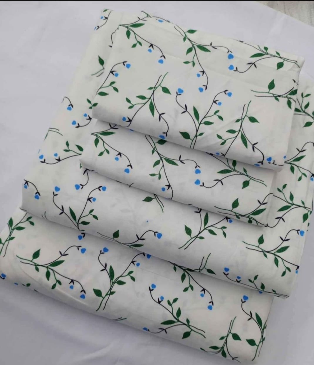 Elegant Comfy Bedsheets Set Of 4Pcs 5x6 (2 Bedsheets & 2 Pillowcases)