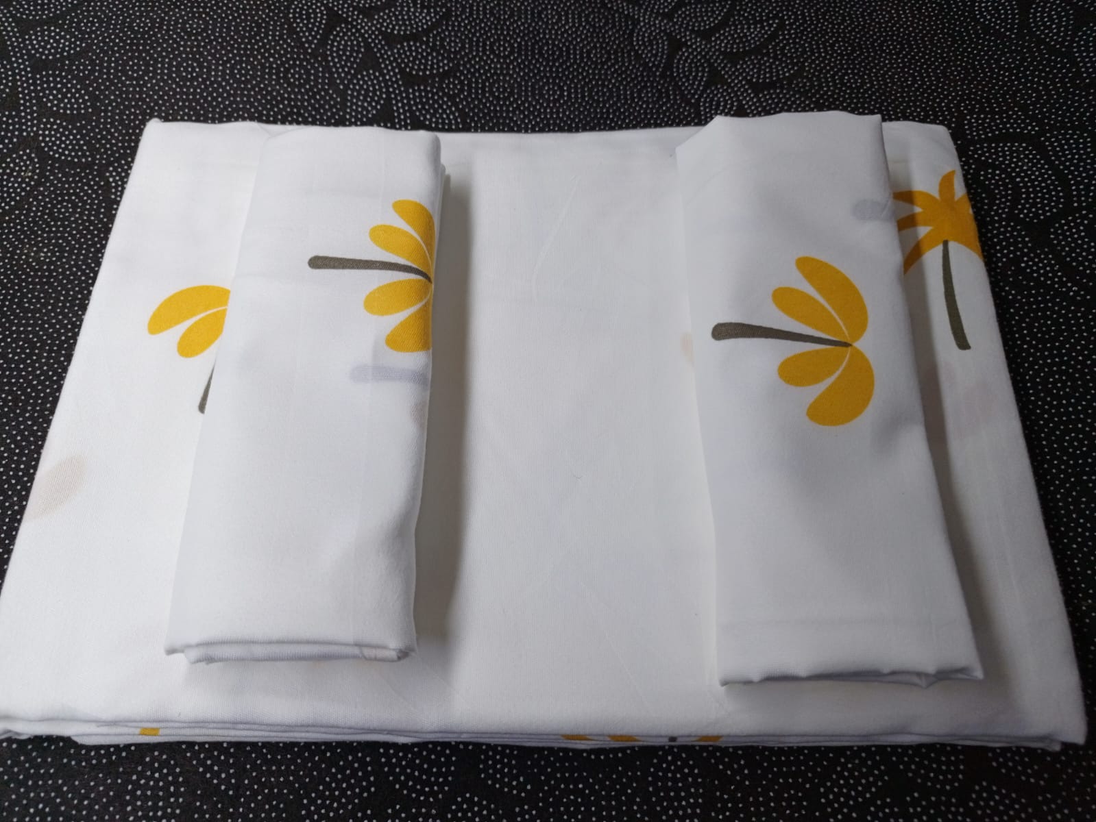 5x6 4Pcs Fashion Bedsheet Set (2 Bedsheets & 2 Pillowcases)