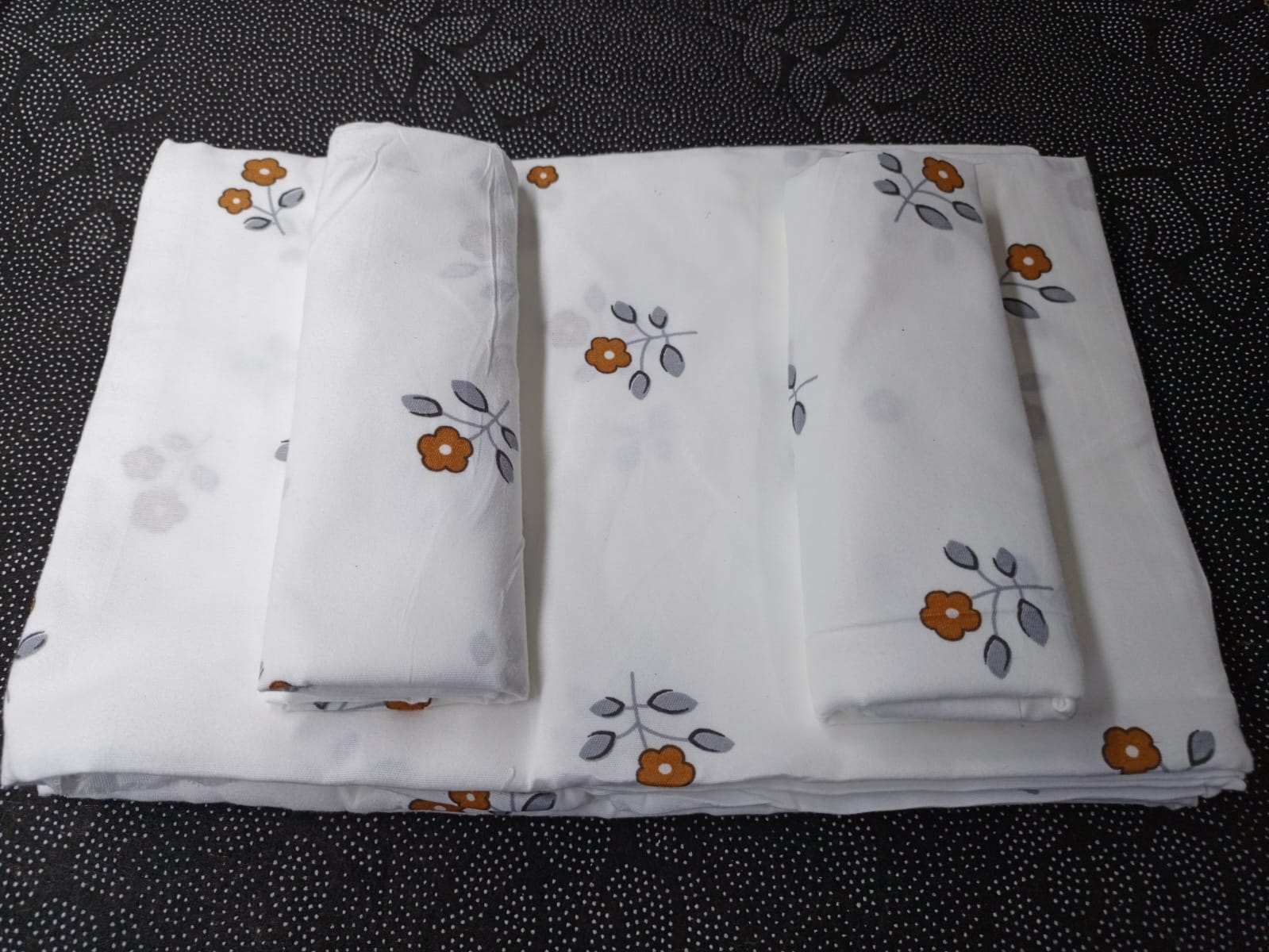 5x6 4Pcs Fashion Bedsheet Set (2 Bedsheets & 2 Pillowcases)