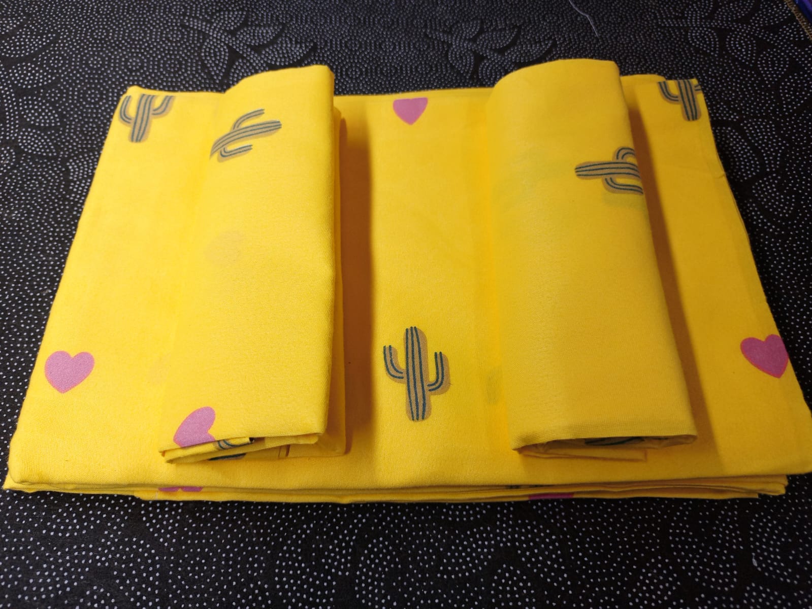 5x6 4Pcs Fashion Bedsheet Set (2 Bedsheets & 2 Pillowcases)