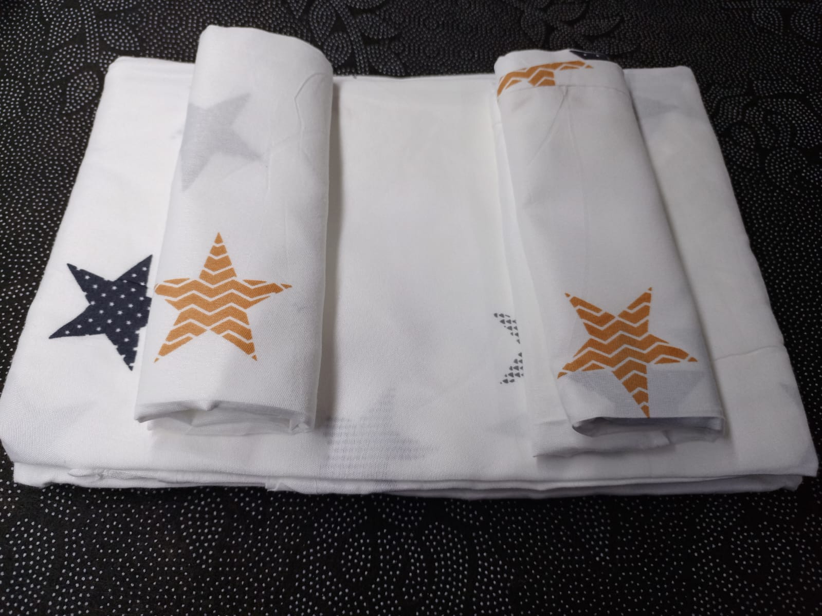 5x6 4Pcs Fashion Bedsheet Set (2 Bedsheets & 2 Pillowcases)