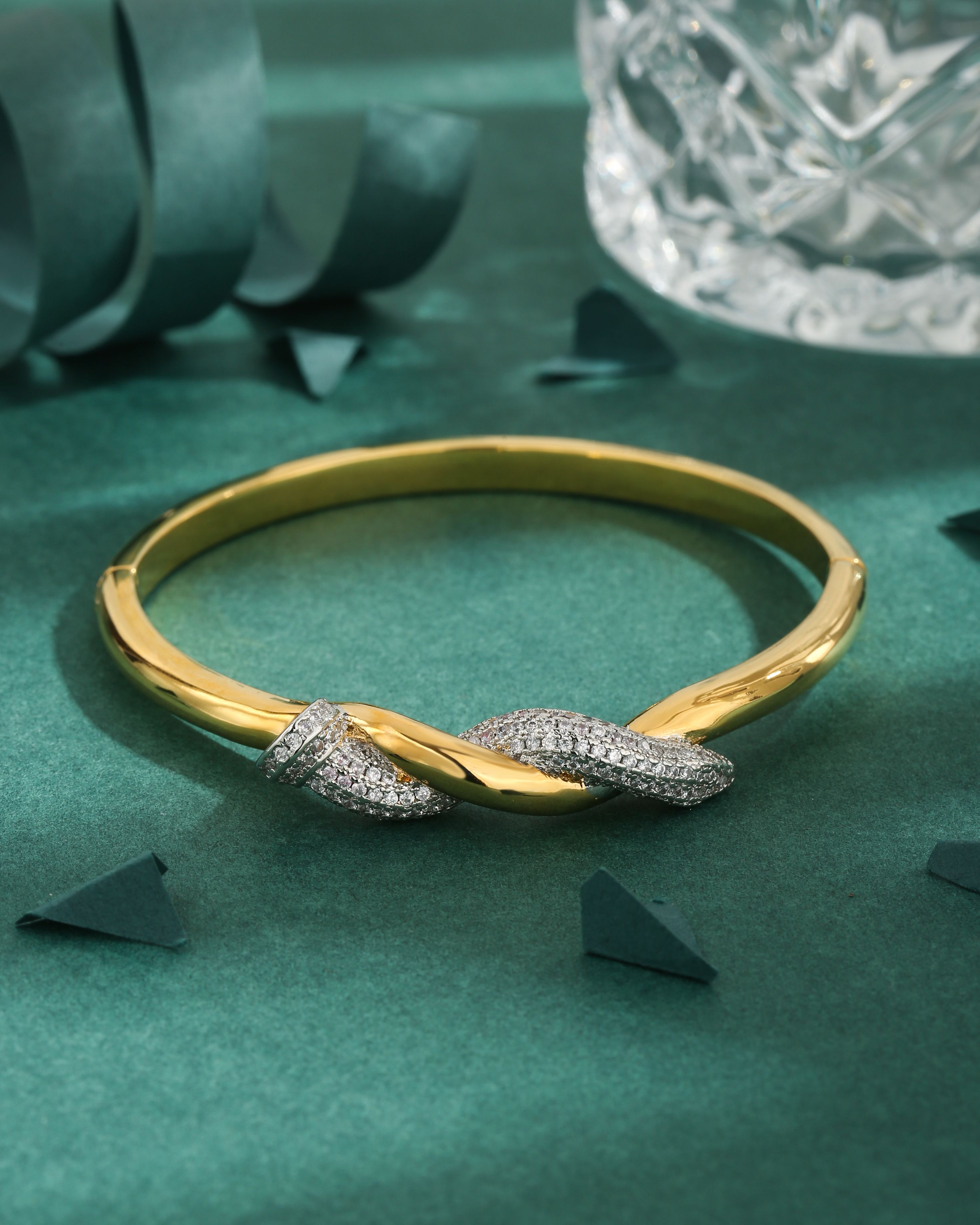 A high-quality European and American cubic zirconia copper plated 18K nail wrapped color coded fashionable bracelet for women's daily wear as a gift