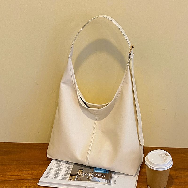 Retro commuting texture shoulder bag female 2025 this year popular Korean version of temperament underarm bag tote bag fashion female