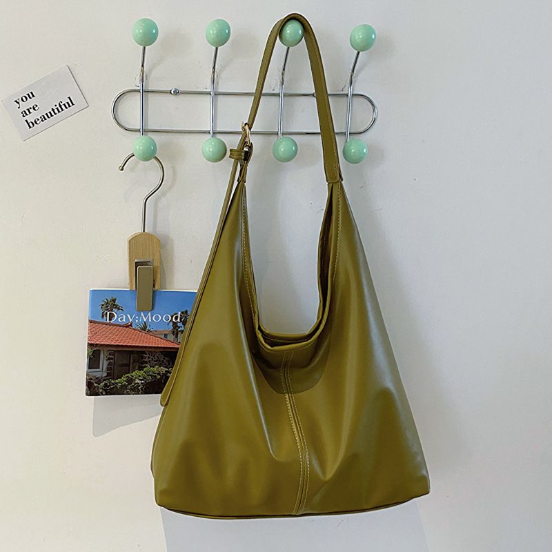 Retro commuting texture shoulder bag female 2025 this year popular Korean version of temperament underarm bag tote bag fashion female