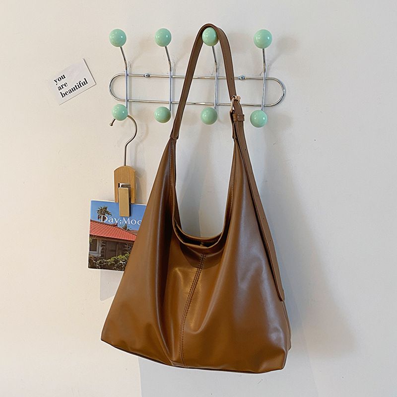Retro commuting texture shoulder bag female 2025 this year popular Korean version of temperament underarm bag tote bag fashion female