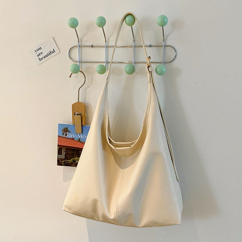Retro commuting texture shoulder bag female 2025 this year popular Korean version of temperament underarm bag tote bag fashion female