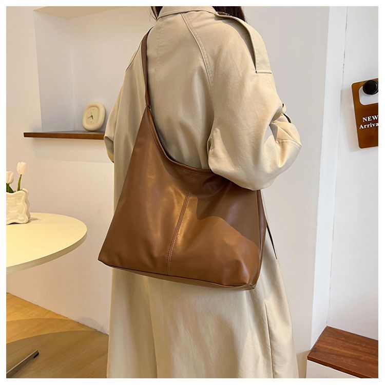 Retro commuting texture shoulder bag female 2025 this year popular Korean version of temperament underarm bag tote bag fashion female