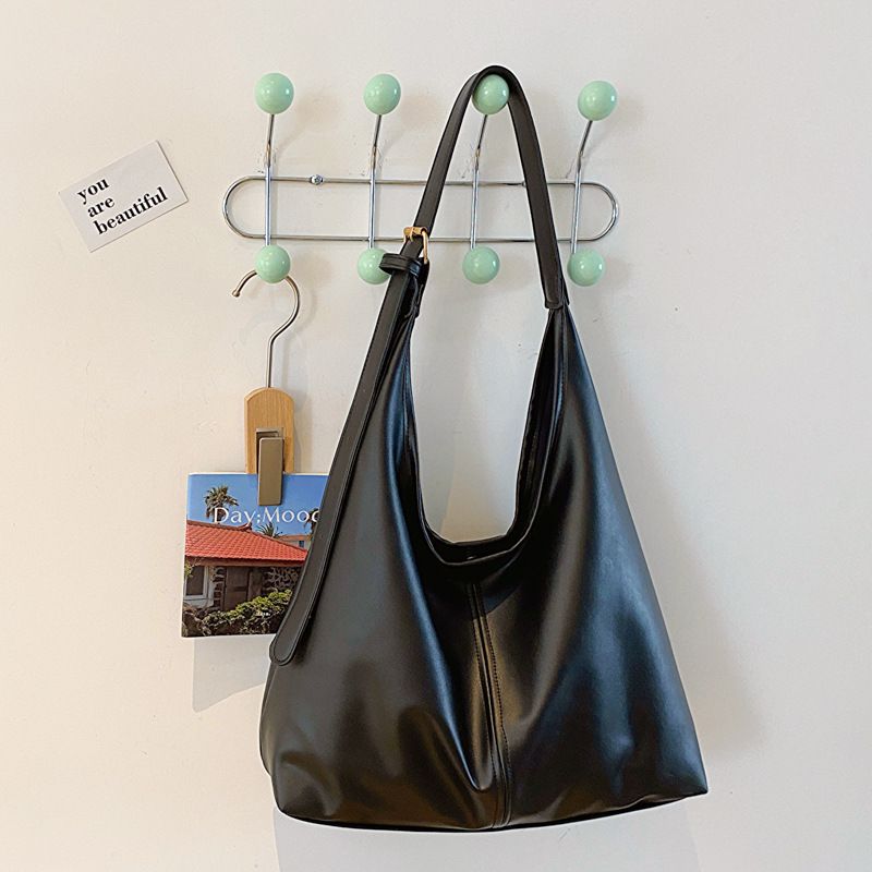 Retro commuting texture shoulder bag female 2025 this year popular Korean version of temperament underarm bag tote bag fashion female