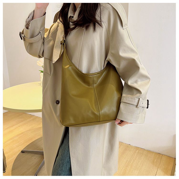 Retro commuting texture shoulder bag female 2025 this year popular Korean version of temperament underarm bag tote bag fashion female