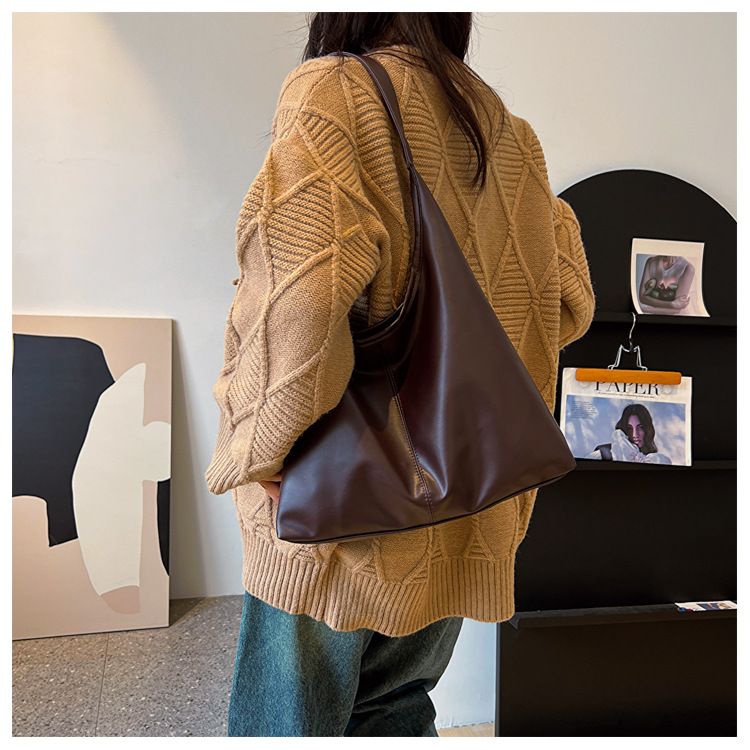 Retro commuting texture shoulder bag female 2025 this year popular Korean version of temperament underarm bag tote bag fashion female