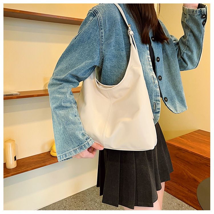 Retro commuting texture shoulder bag female 2025 this year popular Korean version of temperament underarm bag tote bag fashion female