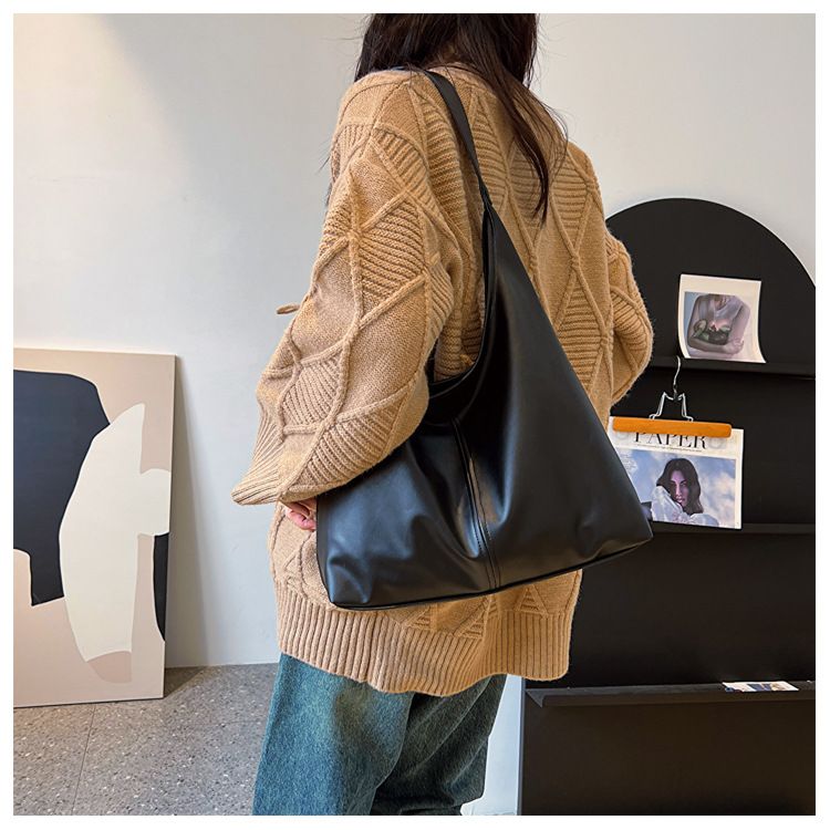 Retro commuting texture shoulder bag female 2025 this year popular Korean version of temperament underarm bag tote bag fashion female