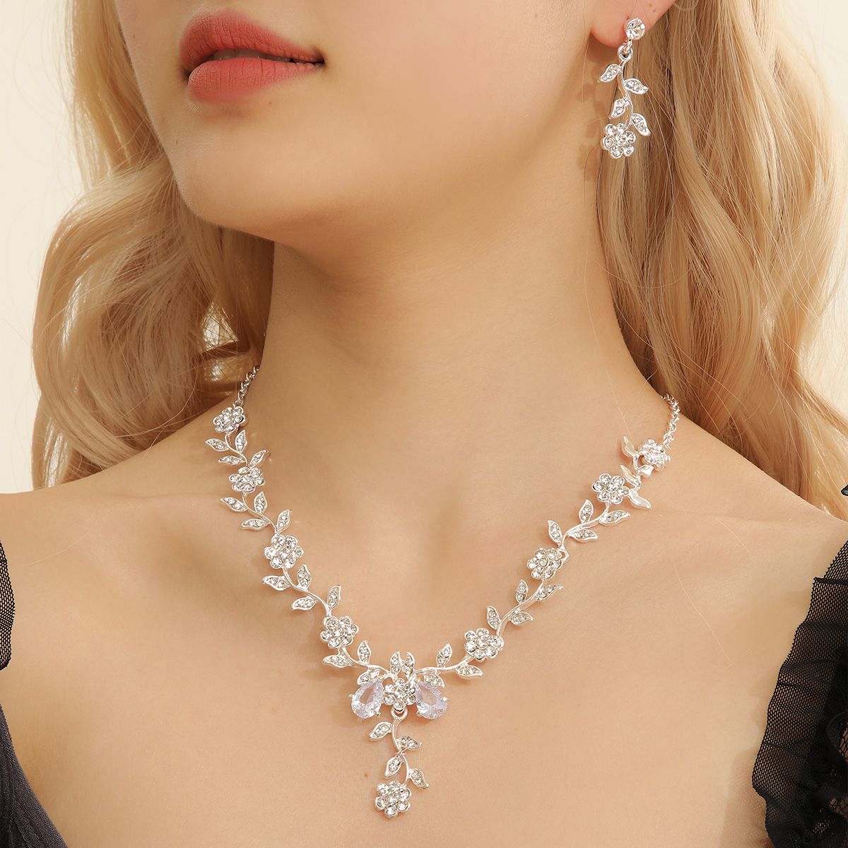 Trendy Bridal Zircon Jewelry Set Silver Color Crystal Necklace Bridemaid Flower Design Earring For Women