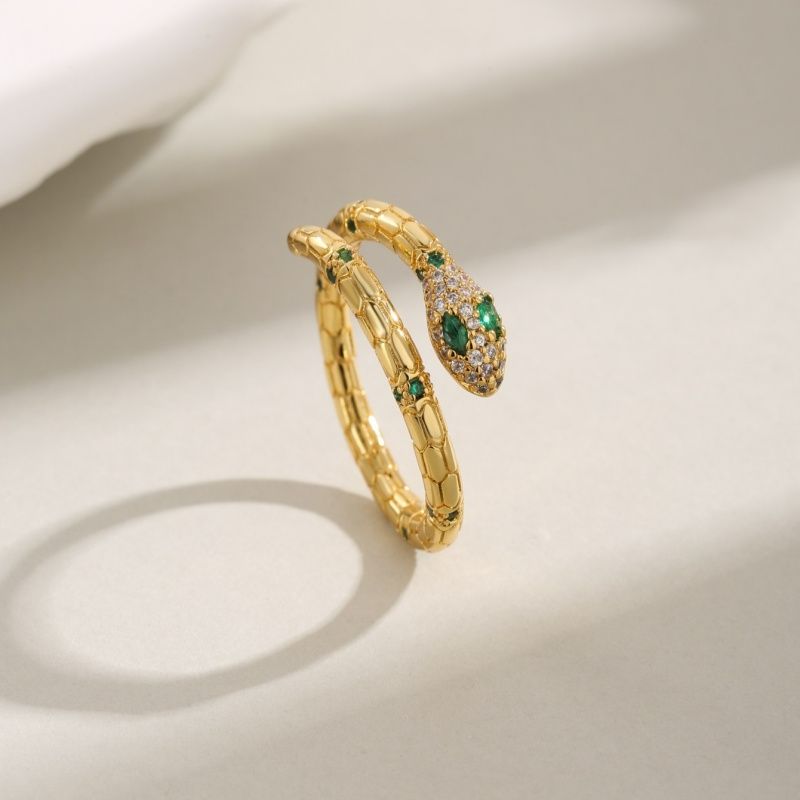 One High Quality European and American Cubic Zirconia Copper Plated 18k Real Gold Fashion Personality Emerald Snake Ring Gift For Women