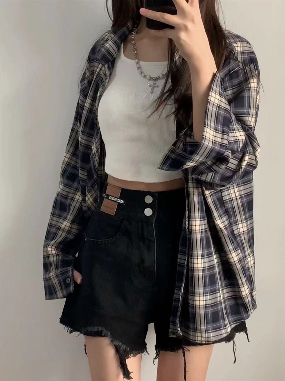 Checkered shirt women's top for spring and summer, Korean loose and lazy style, retro long sleeved shirt, cardigan jacket wholesale black S