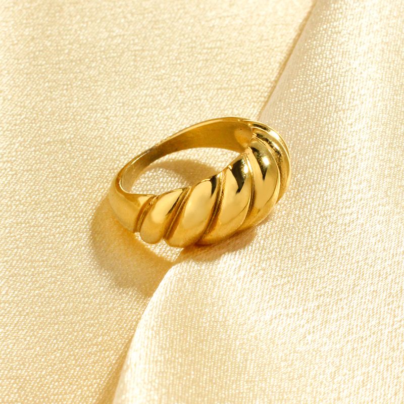 One piece of high quality cubic zirconia copper plated 18k gold silver fashion versatile croissant ring for women men couple wedding ring gift