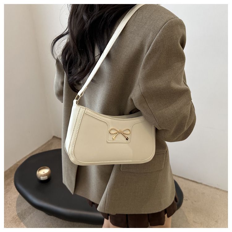 High-grade texture all the armpit small bag women's bag 2024 new fashion hand bill shoulder bag foreign baguette bag black one size