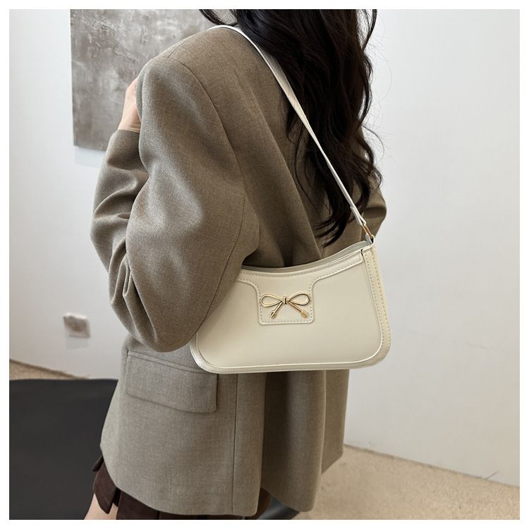 High-grade texture all the armpit small bag women's bag 2024 new fashion hand bill shoulder bag foreign baguette bag black one size