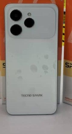 Tecno Spark 40 128GB + 8GB(4+4GB EXTENDED) 6.67'' Hole Screen Camera 50MP Main Camera 8MP Front Camera 45W Super Charging 5200mAh Side Fingerprint Free call without signal smartphone.