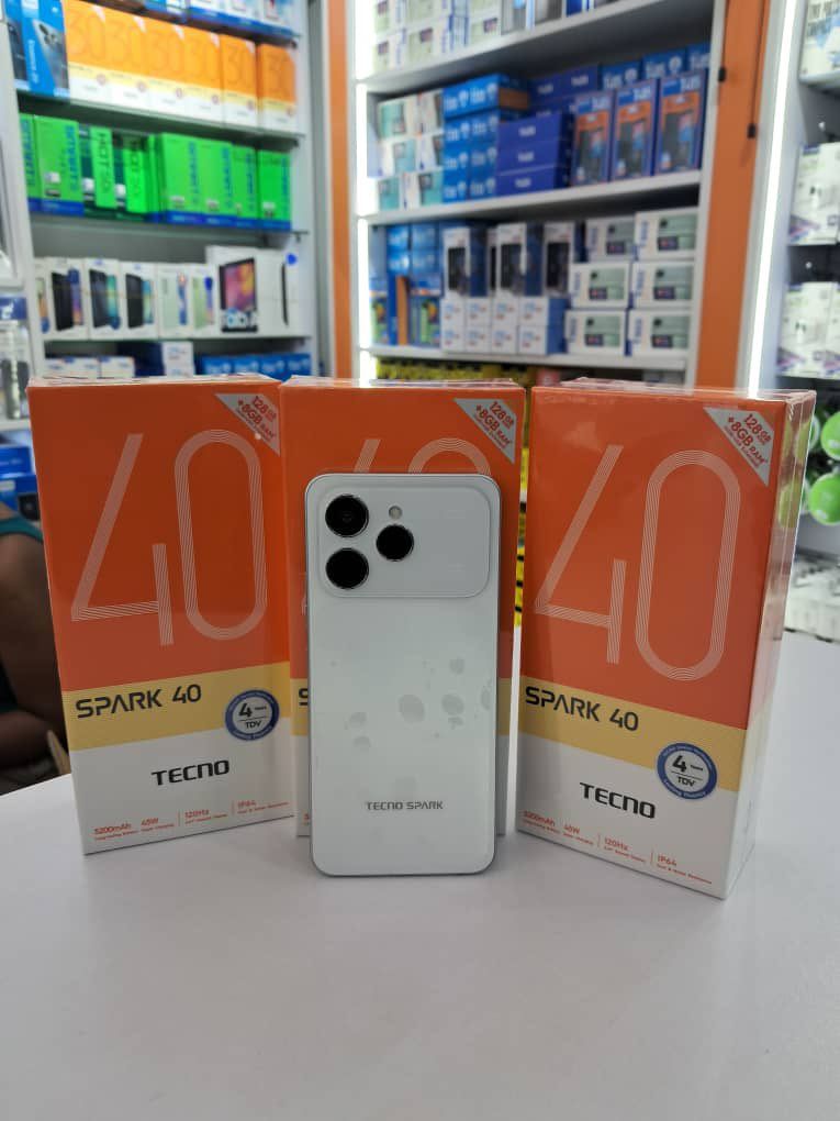 Tecno Spark 40 128GB + 8GB(4+4GB EXTENDED) 6.67'' Hole Screen Camera 50MP Main Camera 8MP Front Camera5200mAh BatterySide Fingerprint Free call without signal smartphone + FREE EAR PODS FOR YOU