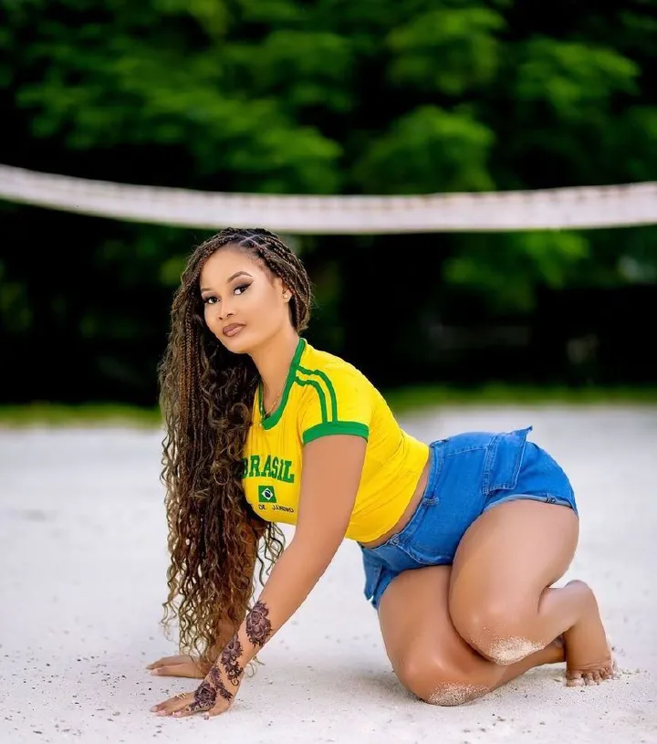 Classic and high quality Women's Tight Tight T-Shirts with Double Lining, Long Sleeve Crew Neck, Crop Tops, Basic Tee Top a must-have for any autumn or winter outfit for ladies.