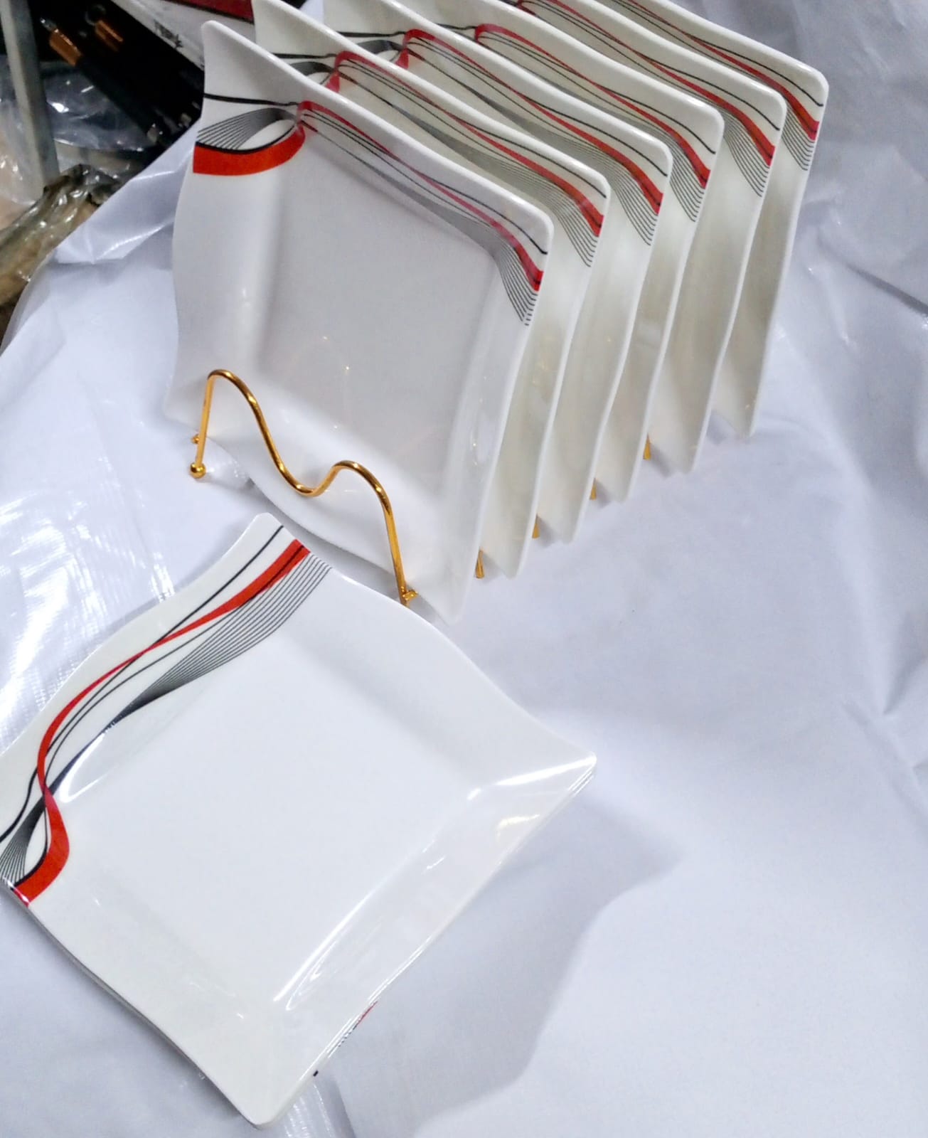 🔅✨️HOT SALE 🔅🔅*12CS DOZEN *Set Of 12 Heavy melamine Square Dinner Plates- White.Color:White Material:Ceramic Shape:Square Made using unique Vitrelle 3-layer glass technology for extra strength