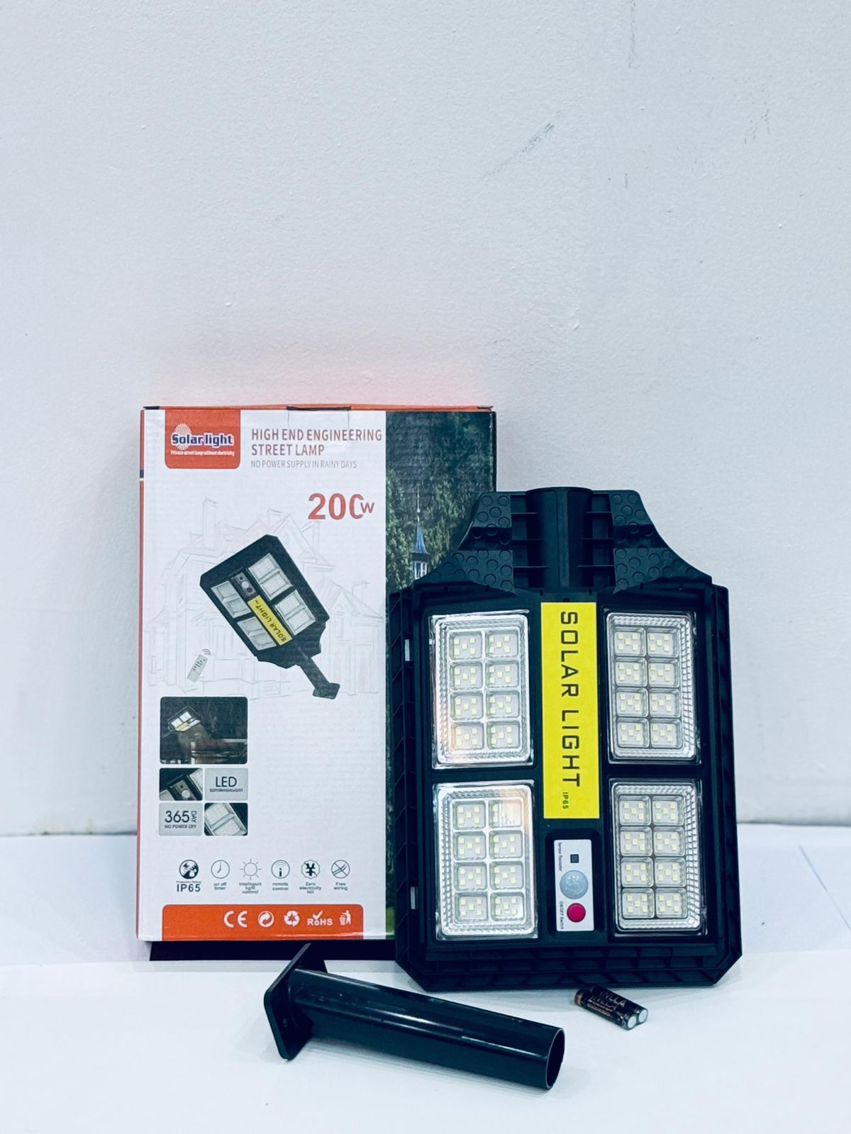 🎇Solar Light 200W Solar Street Light Dusk To Dawn With Motion Sensor Security Lights🎇provide a maximum lighting coverage of 3000 square feet (8m high) by wide-angle lens design.

It is recommended t