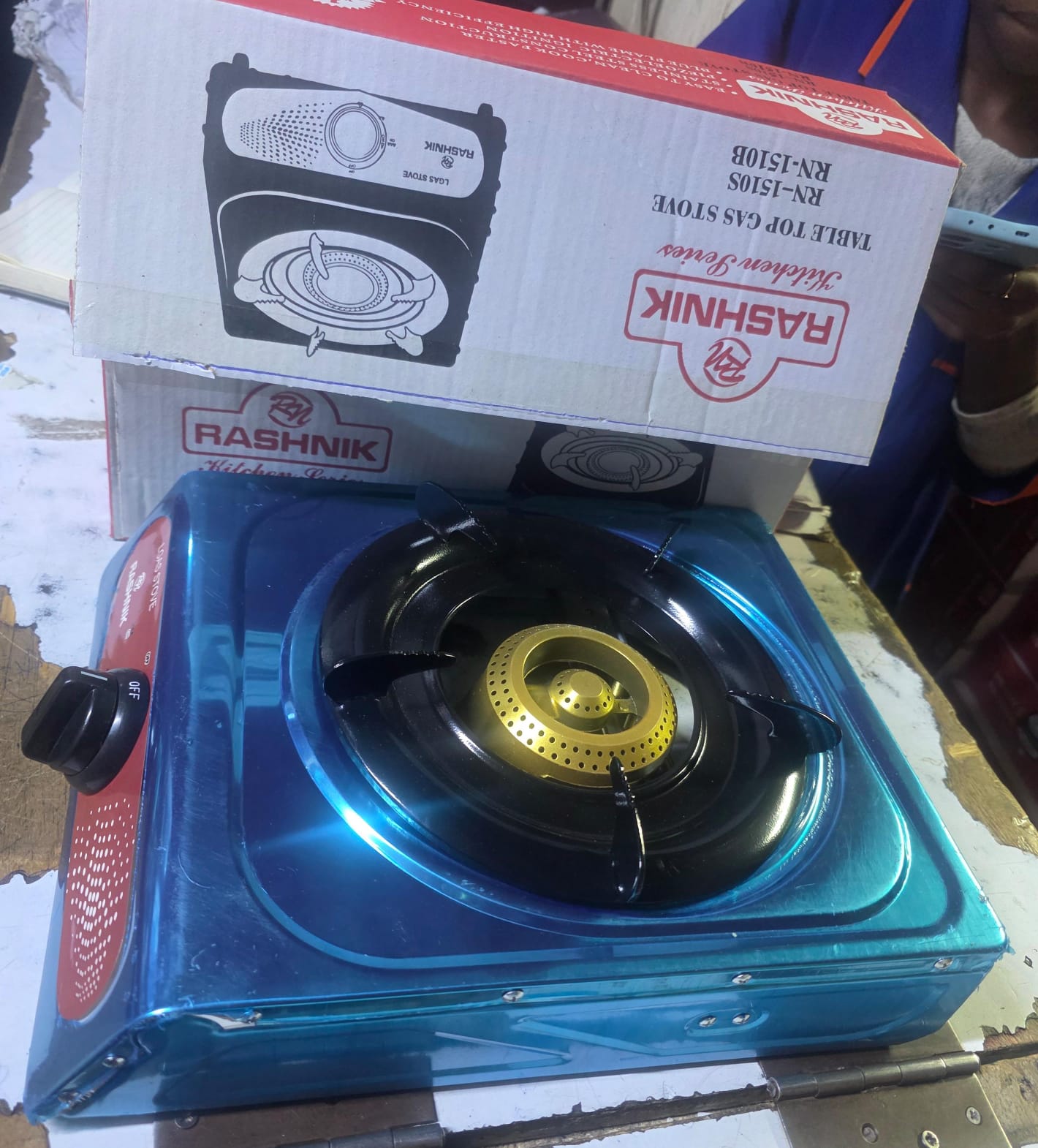 🔥 Rashnik Table Top Single Gas Cooker With Auto Ignition.The stove has an auto ignition feature for lighting the burner‎‎‎.‎‎‎Simply turn the burner knob to the desired flame size 🔥