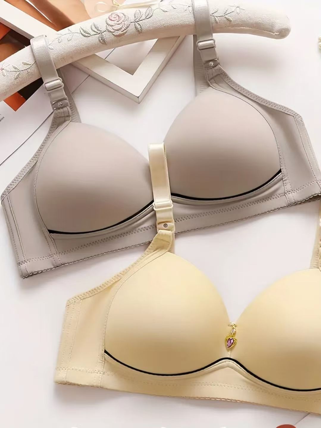 Women's Maternity Solid Color Bra, Stretchy Comfy Underwear ，Comfortable gathering underwear, foldable breast, anti sagging bra