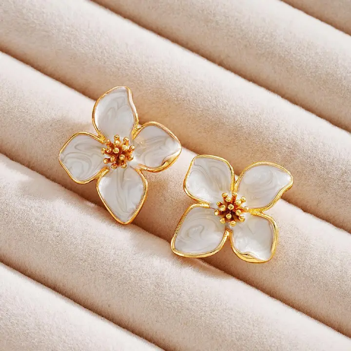 French Ins Retro Drip Glaze Milk White Flower Earrings Three-Dimensional Small Flower Stud Earrings Personality Temperament Drip Earrings