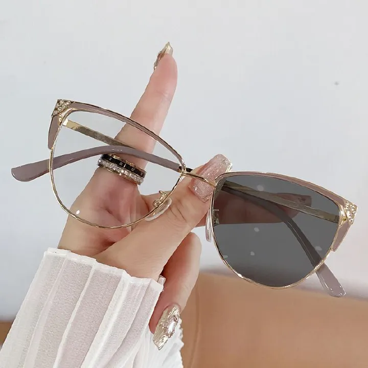 1pc New Women's Fashionable Ultra-Light Anti-Blue Light Photochromic Glasses