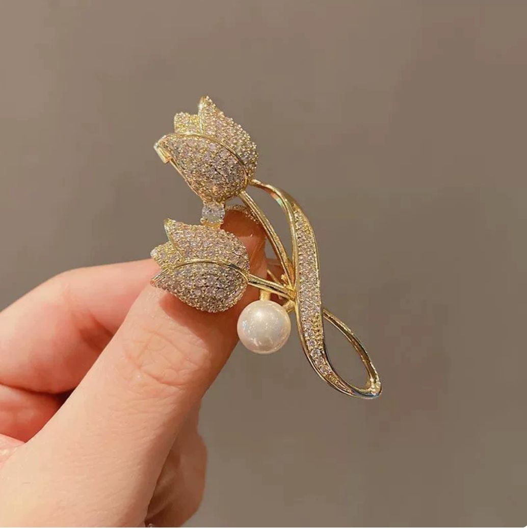 1PCS New Tulip Flower Golden Brooch Elegant Design Sense Rose White Stone Jewelry Luxury High Quality Brooches