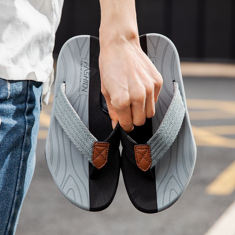 New Men's Shoes Light Flip Flops Boy Summer Slippers High Quality Beach Sandals Durable Fashion Man Non-Slip Slippers Unisex Soft Bottom flip-flops fashion outside wear clip-on slippers Boys Outer wea