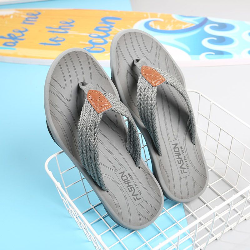 New Men's Shoes Light Flip Flops Boy Summer Slippers High Quality Beach Sandals Durable Fashion Man Non-Slip Slippers Unisex Soft Bottom flip-flops fashion outside wear clip-on slippers Boys Outer wea