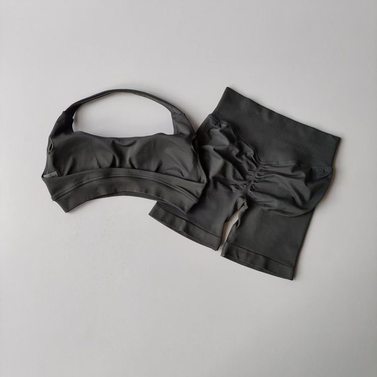 2 Pieces Yoga Suit for Women Seamless Fitness Gym Clothes Halter Sports Bra Matching Impact Shorts Workout Sets Gym Outfit Women's Seamless Yoga Set Sexy Sport Bra High Waist Sports Shorts Gym Fitness