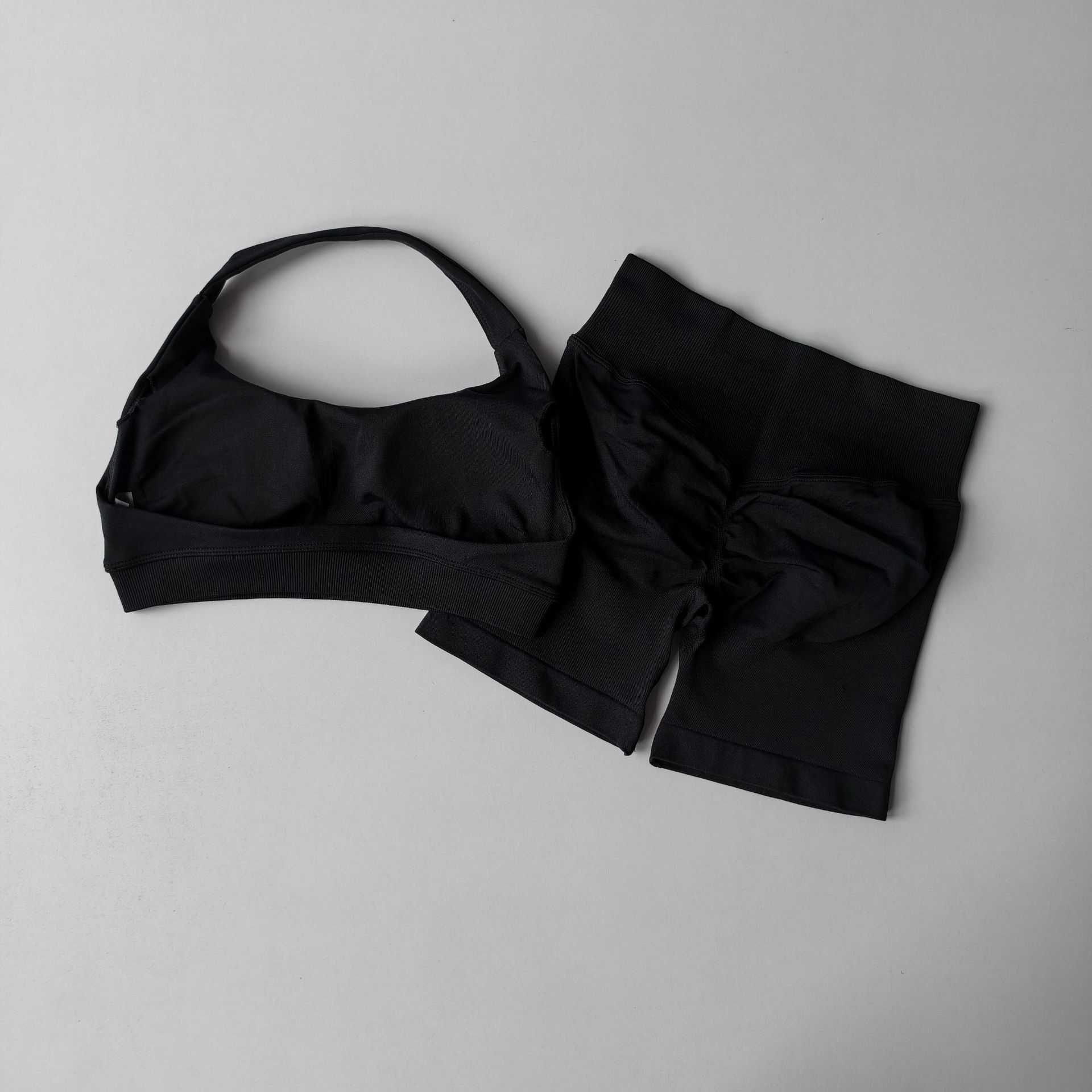 2 Pieces Yoga Suit for Women Seamless Fitness Gym Clothes Halter Sports Bra Matching Impact Shorts Workout Sets Gym Outfit Women's Seamless Yoga Set Sexy Sport Bra High Waist Sports Shorts Gym Fitness