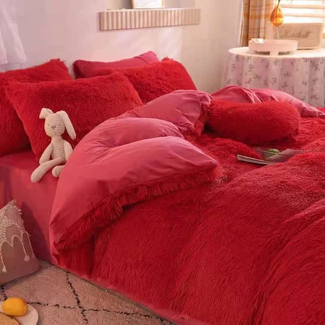 6pcs Luxury designs Velvet plush Fluffy Duvet set Comforter comes as One Duvet, One Bedsheet and 4 Pillow Cases Bedding Set
Size: 6*6/ 6*7
