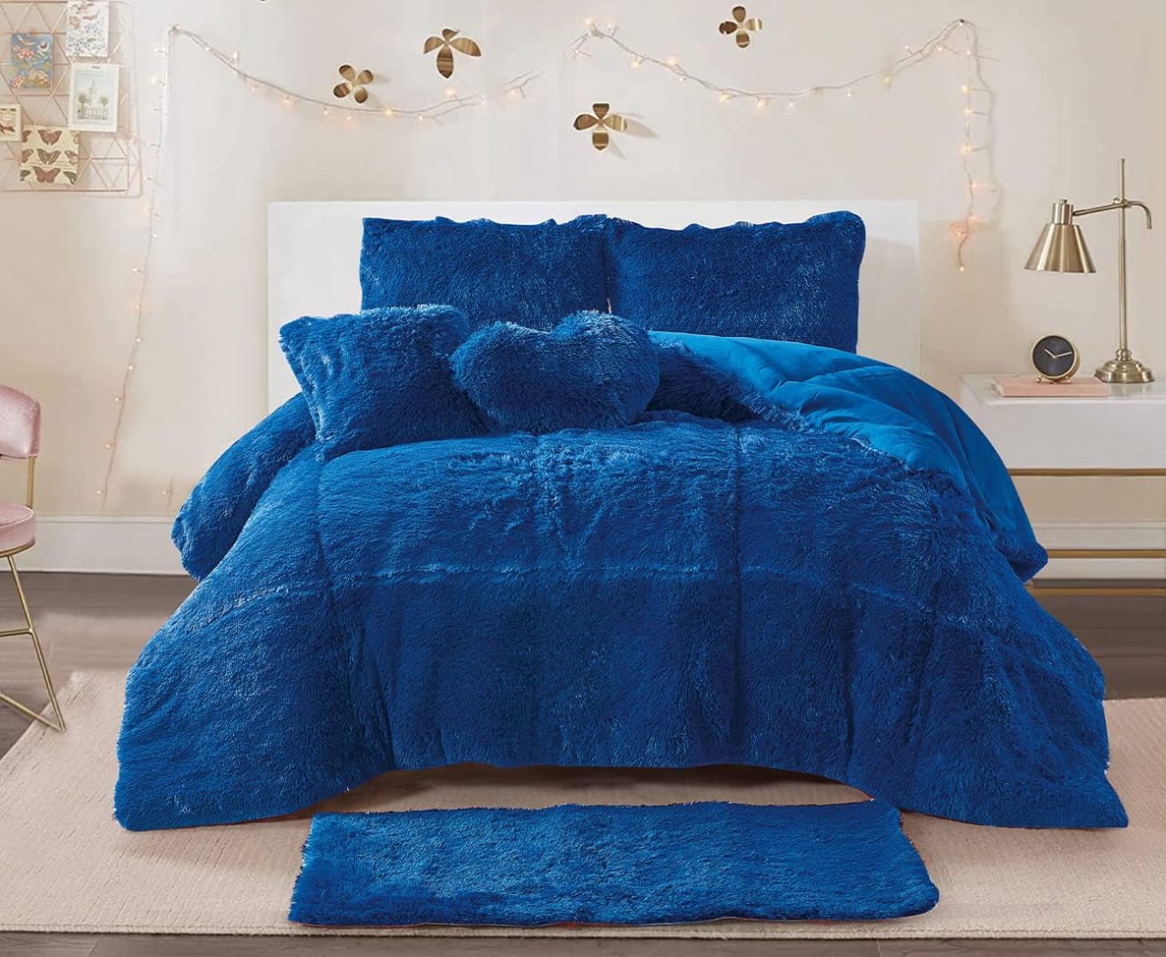 6pcs Luxury designs Velvet plush Fluffy Duvet set Comforter comes as One Duvet, One Bedsheet and 4 Pillow Cases Bedding Set
Size: 6*6/ 6*7