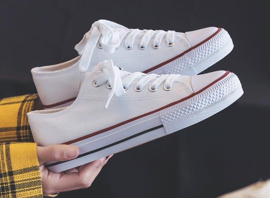 Elegant  Unisex  Mens and Womens Shoes Comfortable Lace Up Sneakers Fashionable Gentlemen Shoes Low Cut  Rubbers Sports Shoes
Sizes (36-41)