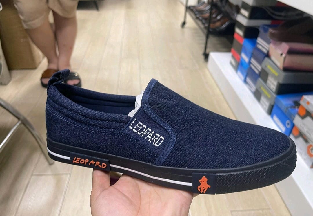 Elegant  Leopard's Rubbers Latest edition Unisex  Mens and Womens Shoes Comfortable Lace Up Sneakers Fashionable Gentlemen Shoes Low Cut  Rubbers Sports Shoes