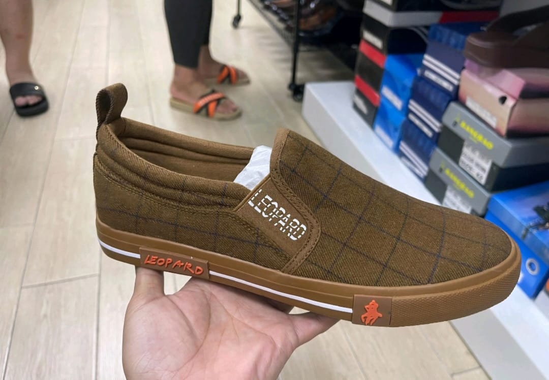 Elegant  Leopard's Rubbers Latest edition Unisex  Mens and Womens Shoes Comfortable Lace Up Sneakers Fashionable Gentlemen Shoes Low Cut  Rubbers Sports Shoes