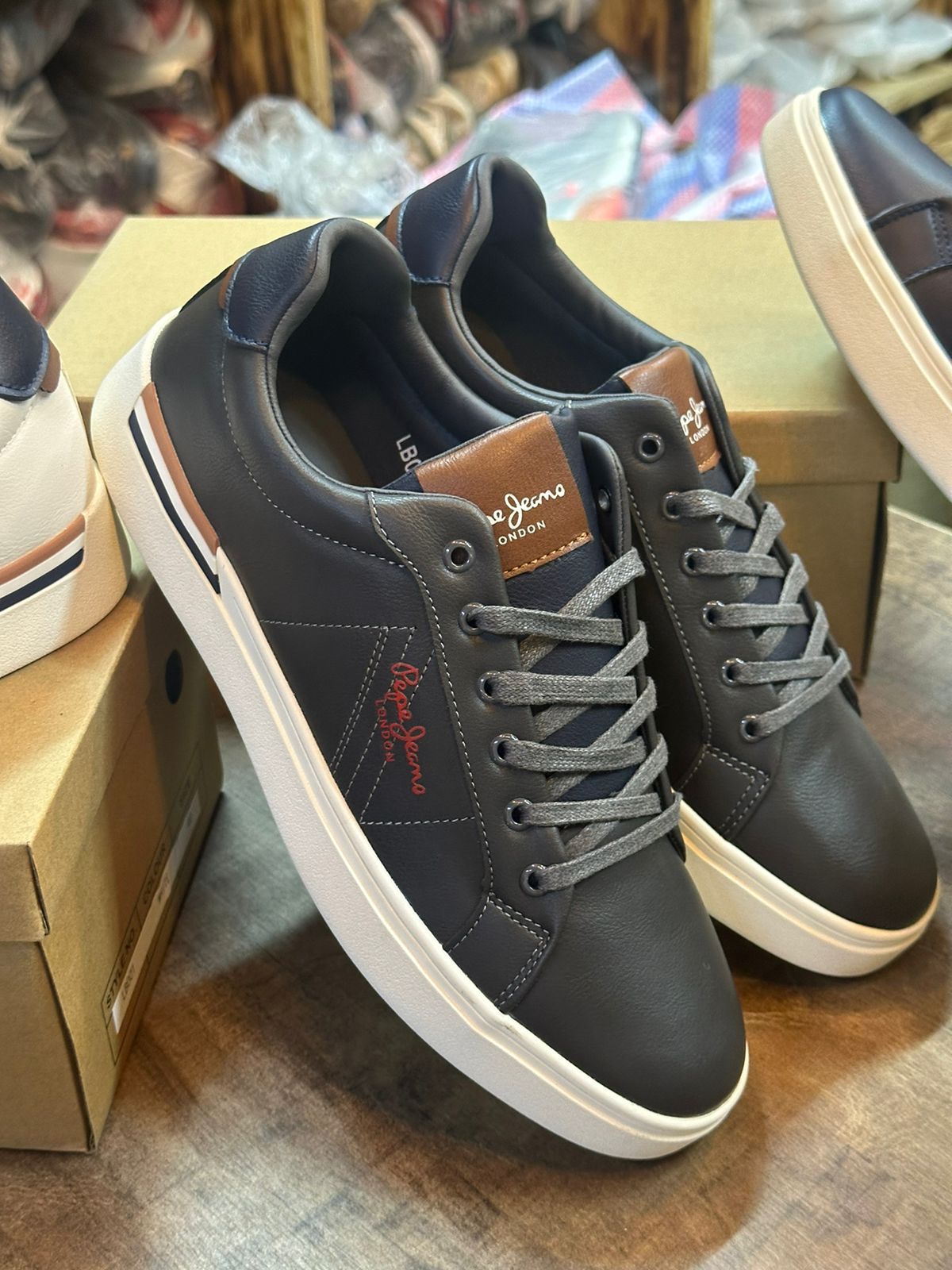 Pepe jeans casuals Classic Mens and  Womens Shoes, Unisex  Comfortable Lace Up Sneakers Fashionable Unisex  Shoes Low Cut Sneakers Girls and Boys Sports Shoes

Sizes (40-45)