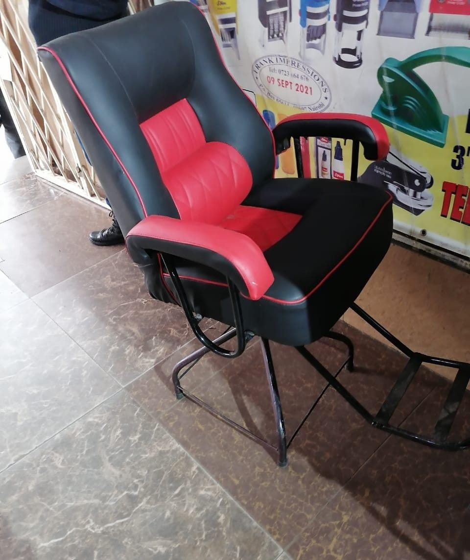 🪄NEW ARRIVAL 🪄Fashion Simple Locally Made Barber Chair Cheap Jua Kali Barber Chair🟣🔹️*Handcrafted Design**: Jua Kali barber chairs are often handcrafted by local artisans, showcasing unique design