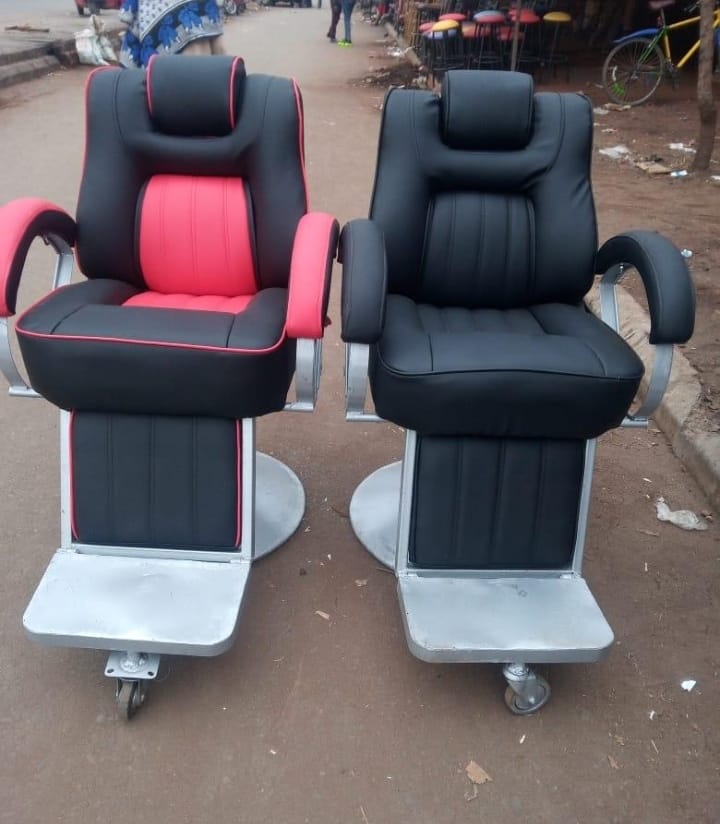 🍃LIMITED OFFER👏🔅Fashion Local Barber Chair Reclining Barber Chair Jua Kali Advance Barber Chair✔️📌. **Reclining Feature**: The chair can be adjusted to recline, allowing clients to be comfortable