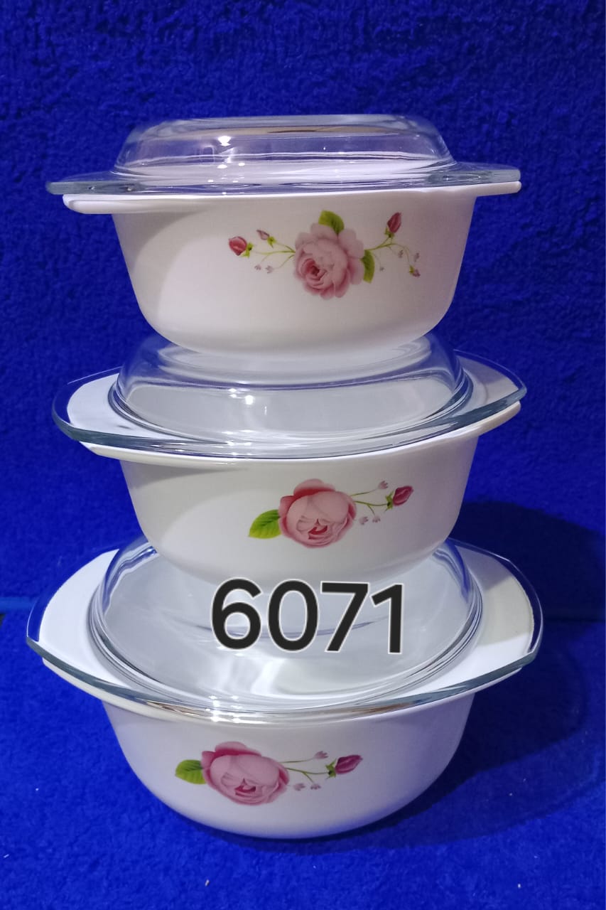 3 PCS CERAMIC CASSEROLE SERVING DISH.It is a versatile cooking vessel that can be used to prepare a variety of dishes, from soups and stews to stir-fries and hot pot.
It is a great way to cook healthy
