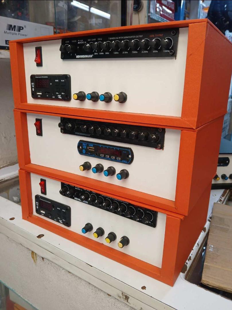 Juakali 2.1 Channel 200W Amplifier with Boschmann Equalizer, 24V Heavy Duty Transformer, Bluetooth, USB/SD Support, Cooling Fan – Supports 2000W Bass Speakers (8–18 Inch)