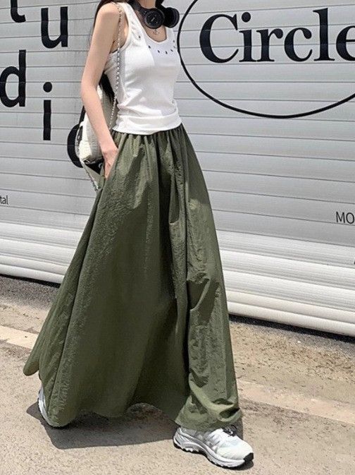 2024 vintage niche green elastic waist skirt for women, high waist slimming umbrella skirt, slim fit A-line skirt, waist cinching long skirt, versatile A-line long skirt, With pocket,comfortable