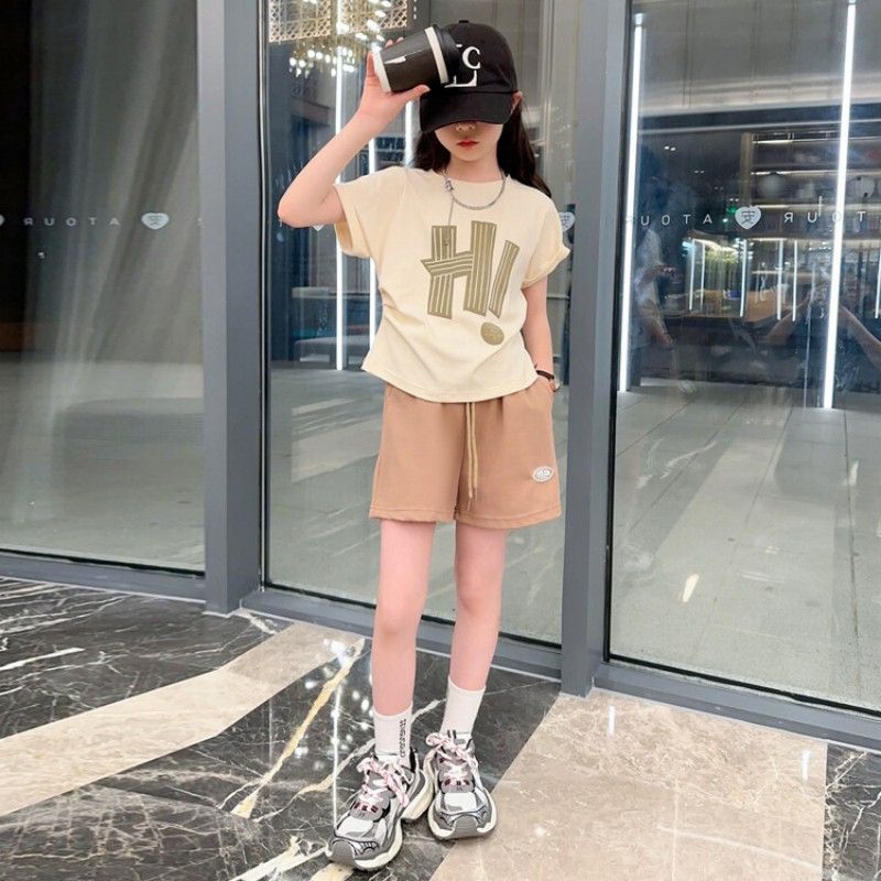 New girls' sweet set,2025 new mid to large children's stylish two-piece set,letter short sleeved shorts,soft comfortable fabric,Shine in Style!Let Your Little One Stand Out in Kenya!