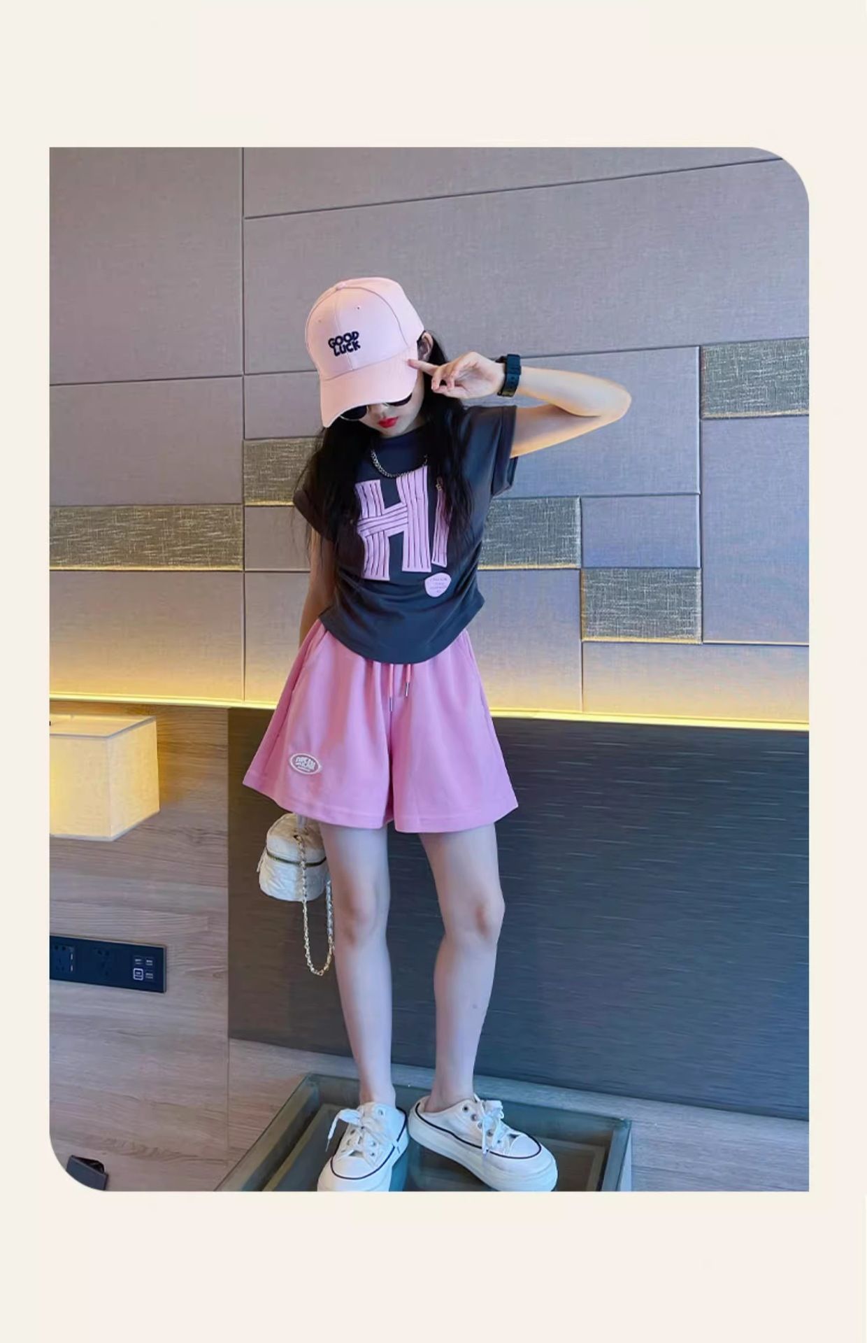 New girls' sweet set,2025 new mid to large children's stylish two-piece set,letter short sleeved shorts,soft comfortable fabric,Shine in Style!Let Your Little One Stand Out in Kenya!