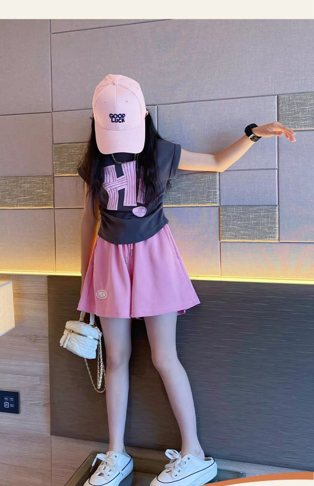 New girls' sweet set,2025 new mid to large children's stylish two-piece set,letter short sleeved shorts,soft comfortable fabric,Shine in Style!Let Your Little One Stand Out in Kenya!